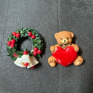Set 2 Vintage Wreath Bells & Teddy Bear Heart Brooch Pins Valentines Christmas